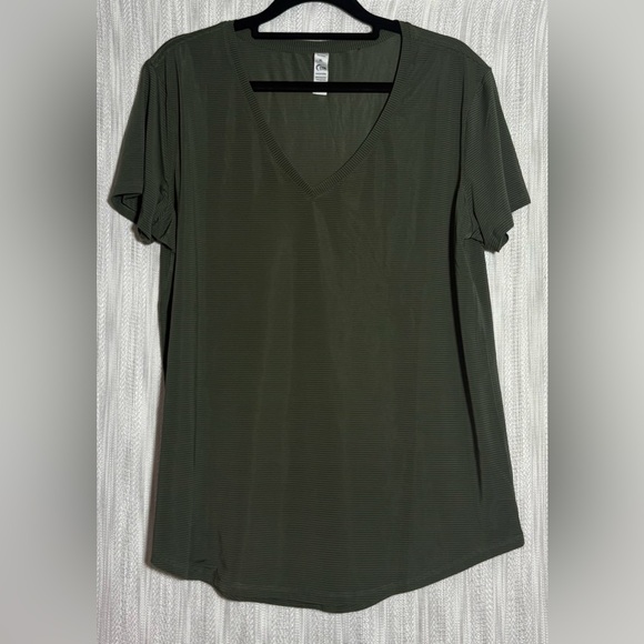 ZYIA Tops - ZYIA Forest Green V-Neck Short Sleeve Tee